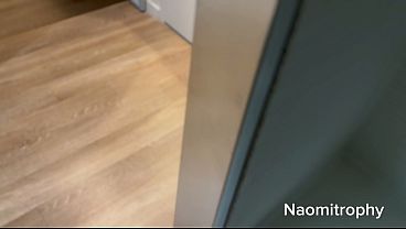 Liburan Ngewe Sama Kakak Tiri, Naomi Noel.