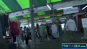 Lidah Dicocok, Ibu Thai Mungil Digarap Dua Bule Liar