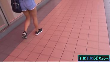 Gadis Thailand Murahan Diangkut Pakai Tuk-tuk Terus Dibawa Ke Hotel Buat Main.