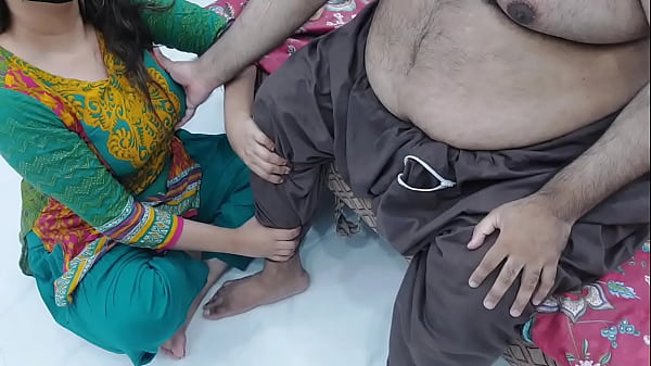 Cewek India Anak Tiri Lagi Pijit Kaki Sambil Gue Pegang Teteknya, Makin Panas Dengan Suara Hindi Mesum Yang Jelas Banget.