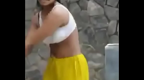 Tarian Panas Desi Bikin Ngilu Di Badan, Goyangannya Bikin Makin Pengen