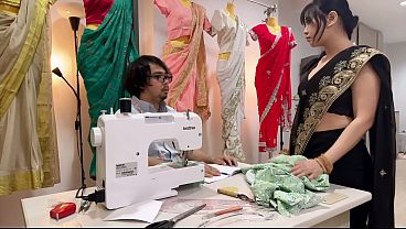 Tailor Laki-laki Ngelebarkan Pussy Indian Kecilku Sampai Kebuka Lebar