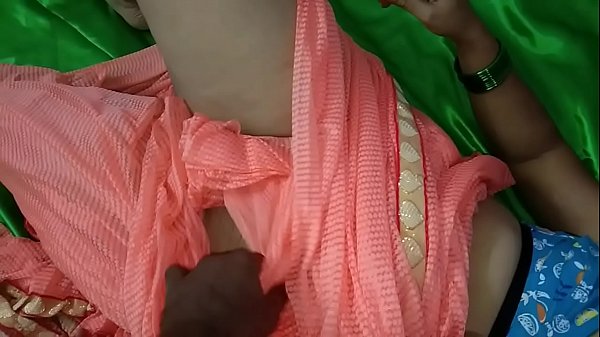 Desi Savita Lagi Ngentot Panas, Muncrat Basah Kuyup