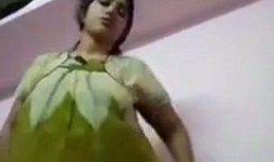 Aunty India Colmek Sambil Foto Bugil Sendiri.