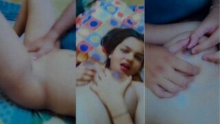 Desi Cewek Telanjang, Buah Dada Ditekan Dan Memek Dijari-jari