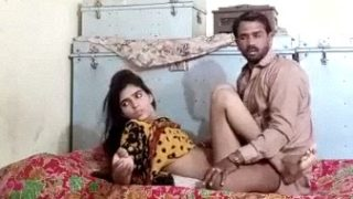 Desi Gao Ki Chudail Truck Driver Ke Saath Gand Marwa Rahi Hai