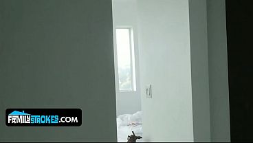 Ibu Tiri Berambut Pirang Tebal Daisy Stone Terima Pancutan Dari Kakak Tiri Yang Horny