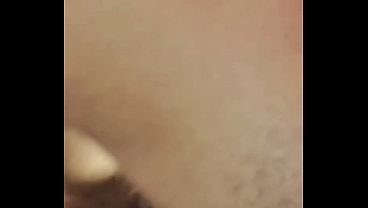 سعودي متحمس يشوف مرته تنتمي قدامه وهو يتفرج على سكس عربي نار، دياثة سعودية حارة