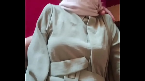 Saudari Tiri Berhijab Digilas Nafsu Saat Momen Lebaran Yang Panas