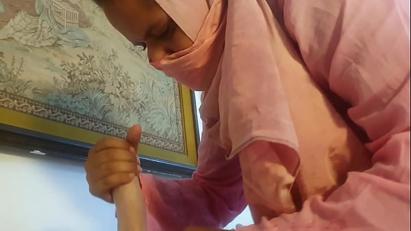 Desi Cewek Lagi Digosok Badan Sama Bule, Makin Nikmat Bikin Merem Melek.